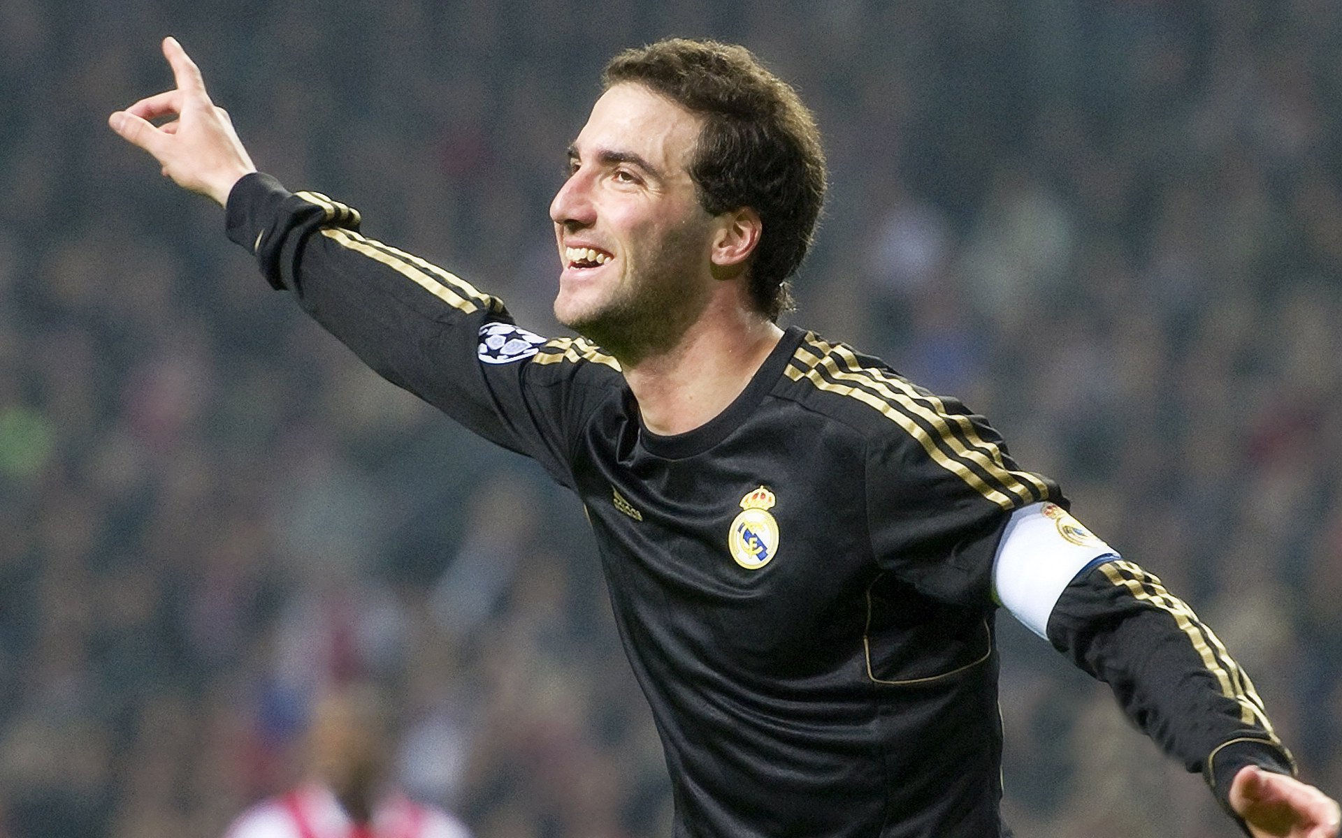 爱游戏登录入口-德甲球队利用视觉注意力追踪优化传球决策效率分析，视觉足球