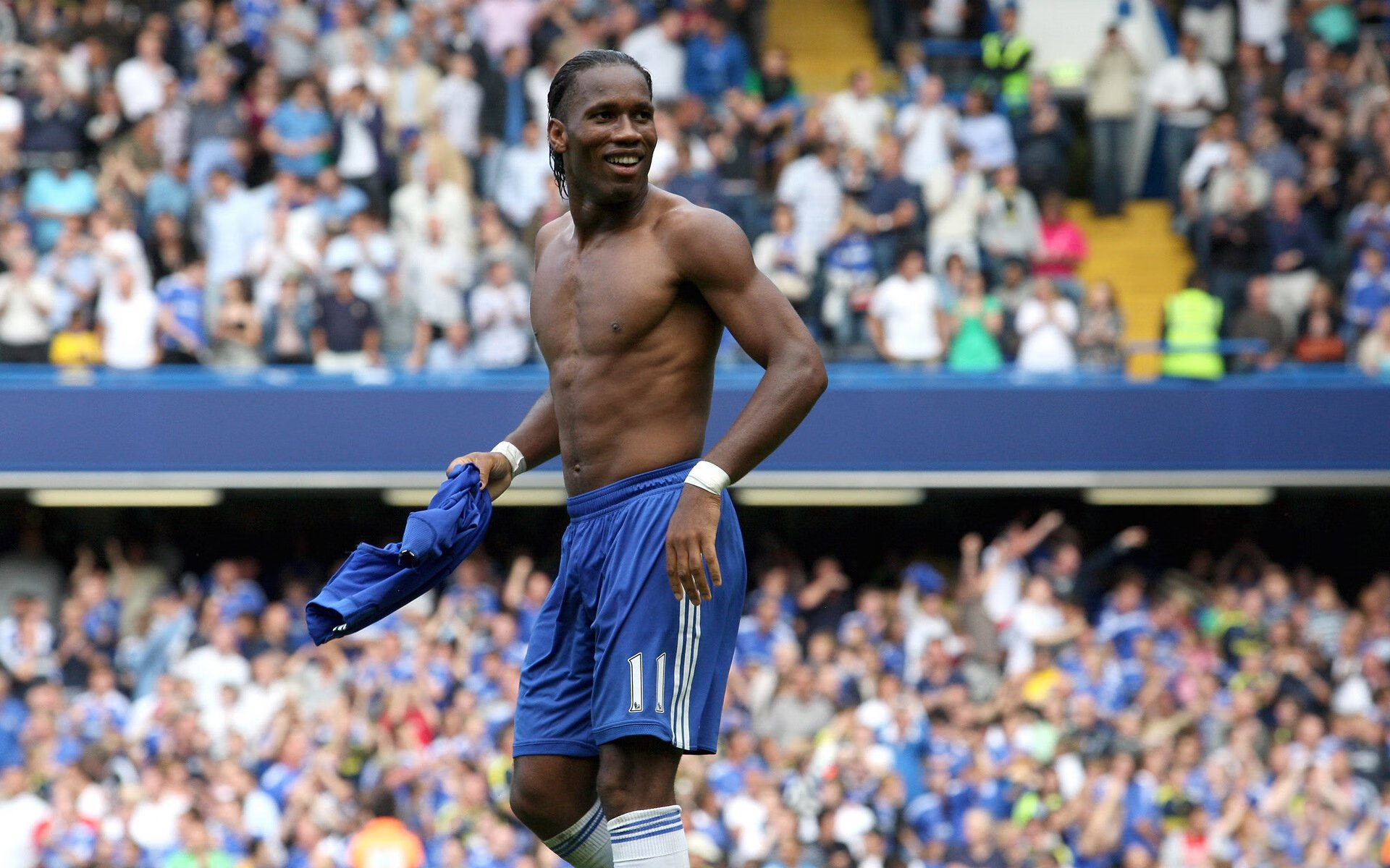 爱游戏官网网页版入口-_绿茵场上的高科技：新型场地和设备助力赛事_，绿茵场的照片