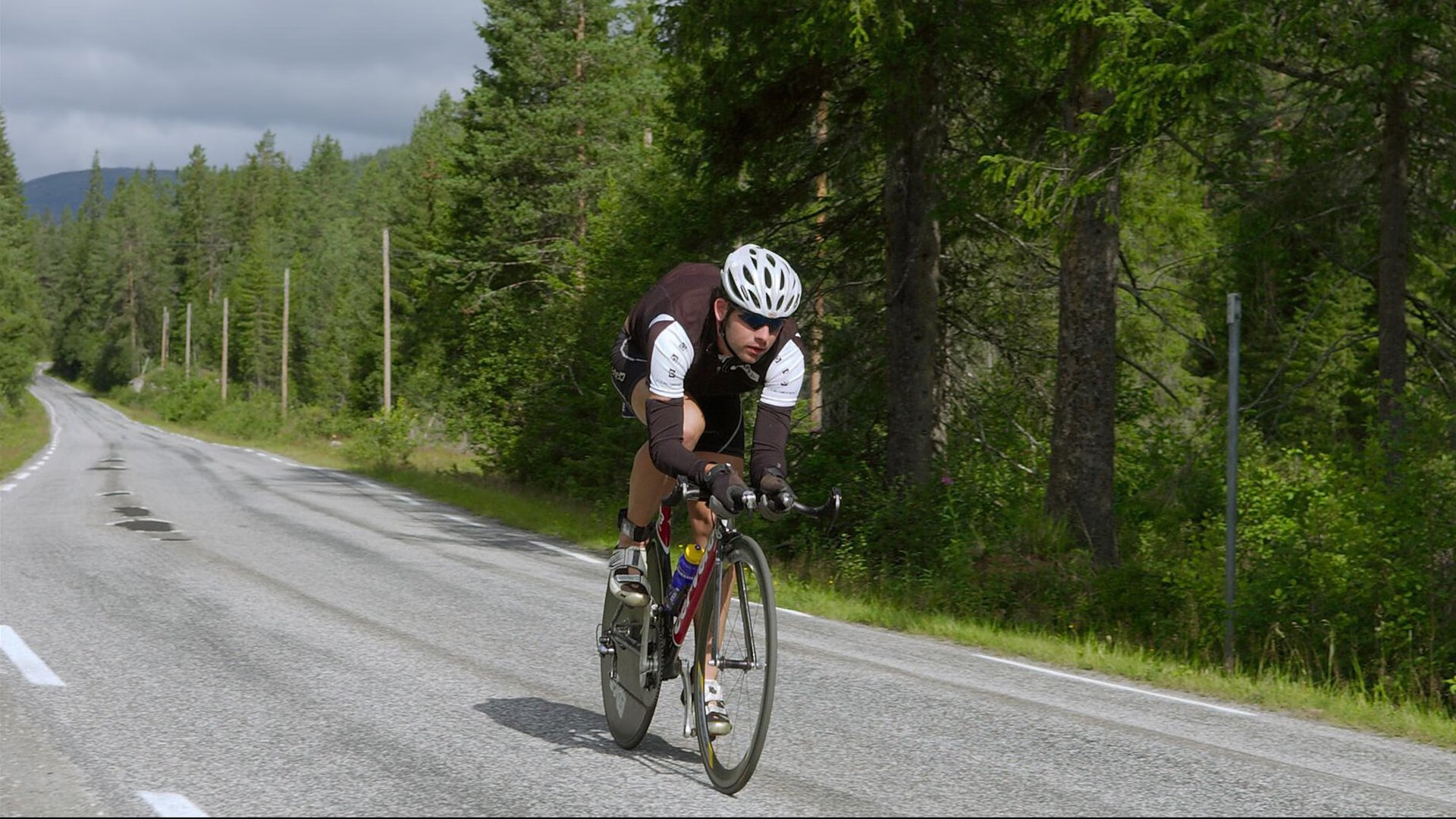 爱游戏娱乐-“未来已来：电动WRC引领绿色高速新时代”